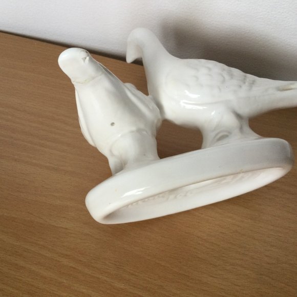 Vintage Ceramic two standing love birds figurines white studio ware box29 - Picture 4 of 5